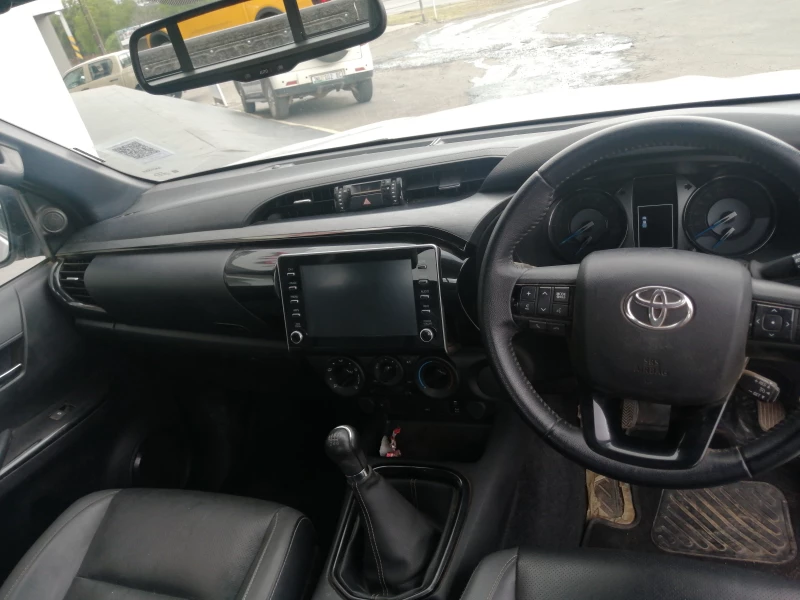 2022 Toyota Hilux Extra Cab 2.8 Gd-6 Rb Legend 6mt